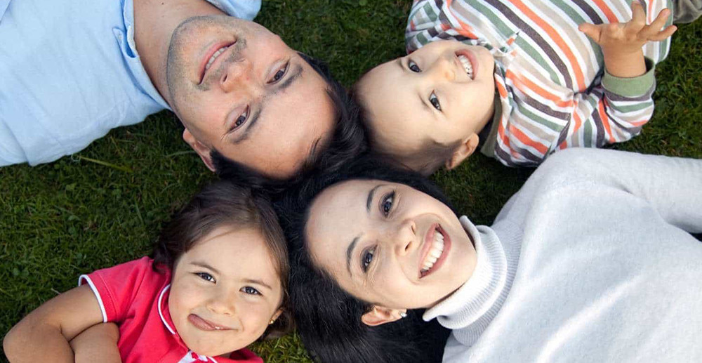 photodune-435055-family-outdoors-m